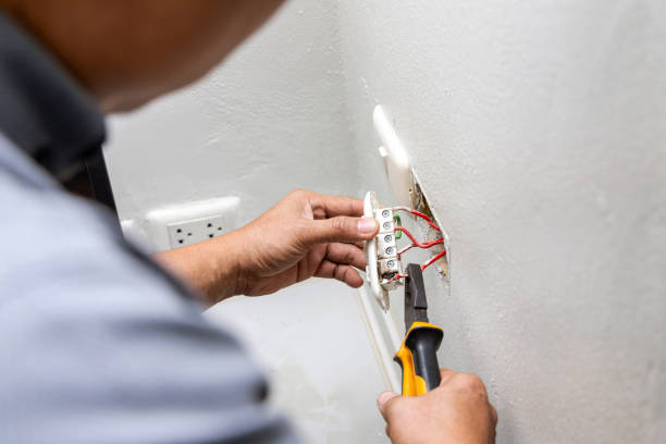 Best Affordable Emergency Electrician  in Aberdeen, MS